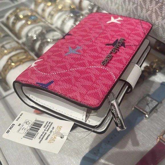 Michael Kors Jet Set Travel Md Printed Signature Logo Bi-Fold Wallet
Dragonfruit - Picture 12 of 16